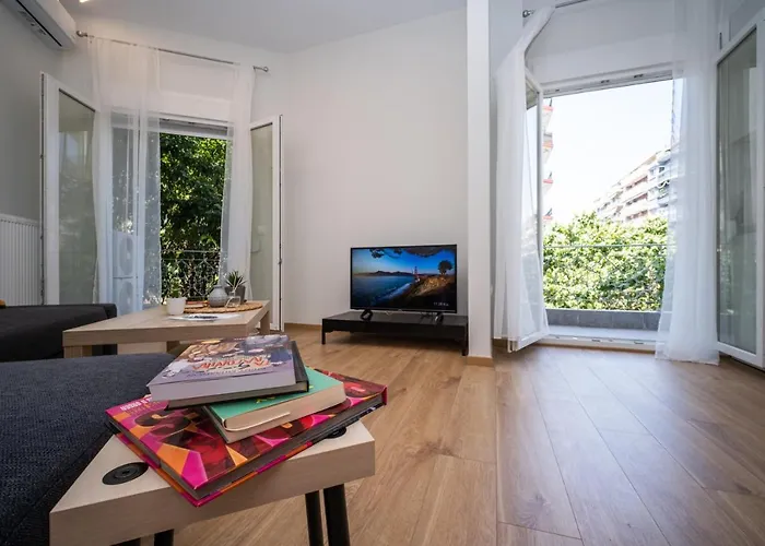 Agias Sofias Svolou Center 2 *