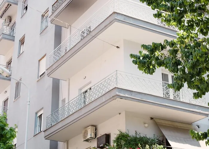 Agias Sofias Svolou Center 2 *